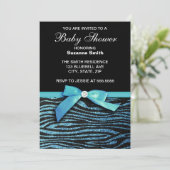 Invitation bleue de baby shower de garçon de (Debout devant)