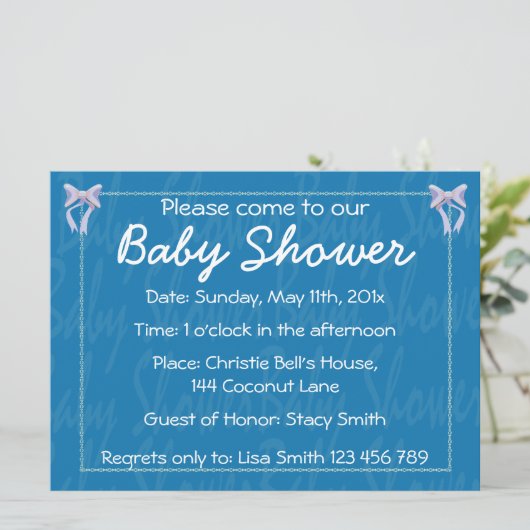 Invitation bleue de douche de bébé de (Debout devant)