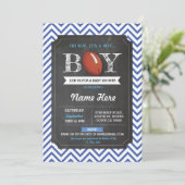 Invitation bleue de rugby de baby shower de garçon (Debout devant)