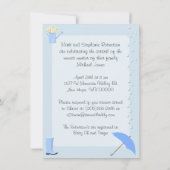 Invitation Bleus parapluie de garçon de baby shower et bottes (Dos)