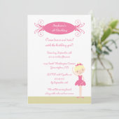 Invitation blonde mignonne de fête d'anniversaire (Debout devant)