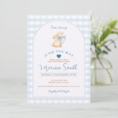 Invitation Blue Gingham Some Bunny Is On the Way Baby Shower (Debout devant)