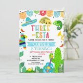 Invitation Blue Green C'est un anniversaire de fête de trois  (Debout devant)