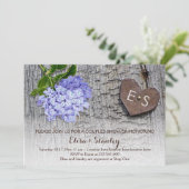Invitation Blue hydrangea coeur fleuri couples douche mariage (Debout devant)