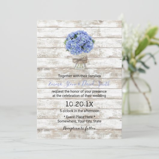 Invitation Blue Hydrangea Floral Jar Mariage en bois rustique (Debout devant)