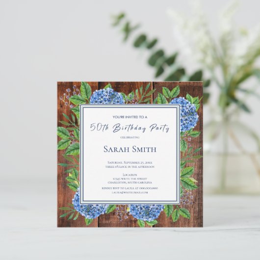 Invitation Blue Hydrangeas Rustic Wood 50e fête d'anniversair (Debout devant)
