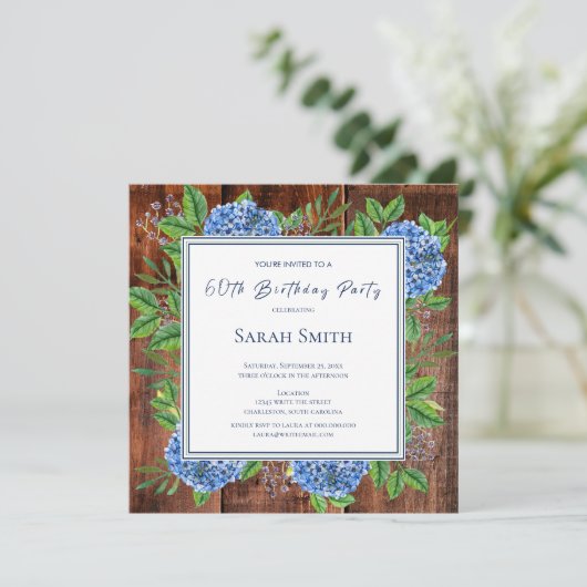 Invitation Blue Hydrangeas Rustic Wood 60e fête d'anniversair (Debout devant)