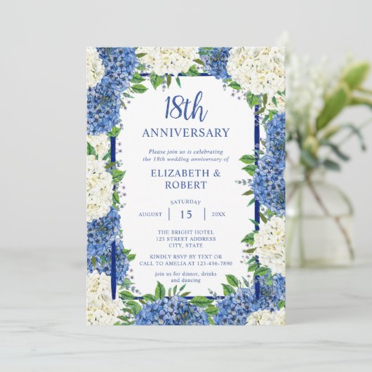 Invitation Blue White Hydrangeas Mariage Anniversaire personn (Debout devant)