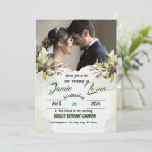 Invitation Blush Garden Romance : Elegant Wedding Invitation" (Debout devant)