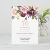 Invitation Blush Peach & Burgundy Flowers 70e anniversaire (Debout devant)