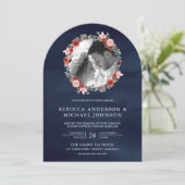 Invitation Blush Pink Burgundy Arch Floral Photo Mariage de l (Debout devant)