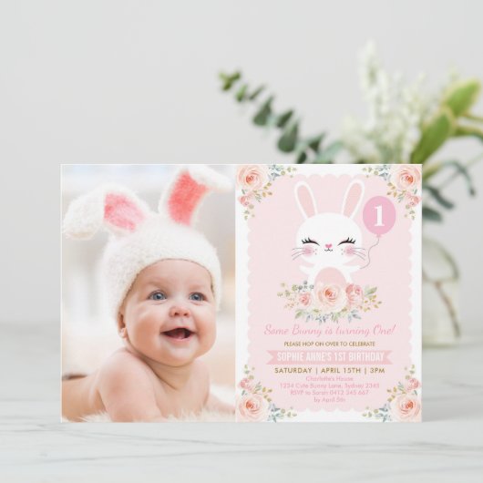 Invitation Blush Rose Floral Lapin Lapin 1er Anniversaire Fêt (Debout devant)