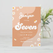 Invitation Boho 7e anniversaire Daisy Floral Super 70's Party (Debout devant)