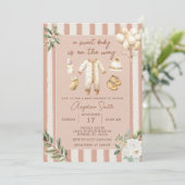 Invitation Boho A Sweet Baby est en chemin Baby shower (Debout devant)