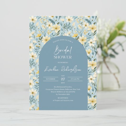 Invitation Boho arch aquarelle jaune bleu poussiéreux fleurs  (Debout devant)