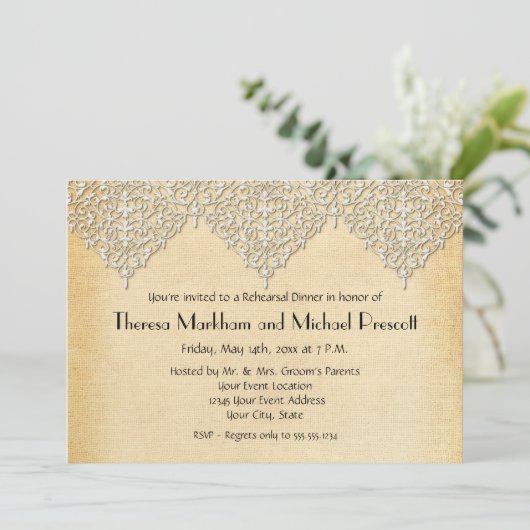 Invitation BOHO Faux Burlap n dentelle gitane moderne style m (Debout devant)