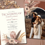 Invitation Boho Pampas Grass Terracotta Mariage photo<br><div class="desc">Le Faire-part de mariage photo Boho Pampas Grass Terracotta est le choix idéal pour votre mariage d'inspiration bohème ou désertique. L'invitation présente des fleurs séchées et de l'herbe à la pampa dans les tons de terre cuite, de rouille, de rose rousse, évoquant les couleurs chaudes d'un mariage de automne. Cette...</div>