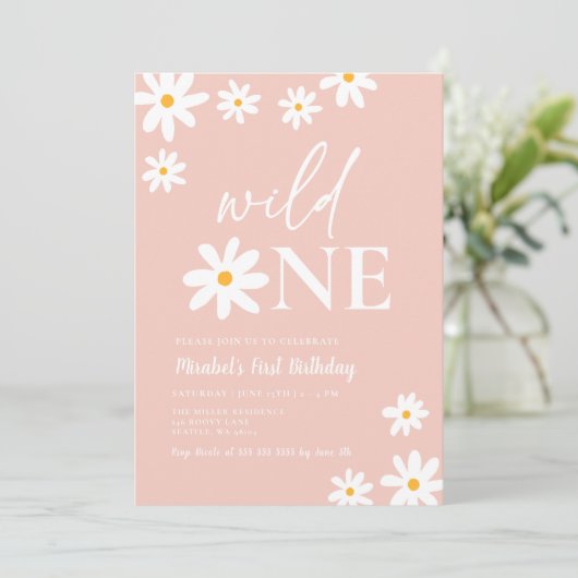 Invitation Boho Retro Blush Pink Daisy Wild Un 1er anniversai (Debout devant)