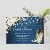 Invitation Bois bleu Roses blanches Lanterne Rustique Couple (Debout devant)