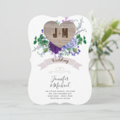 Invitation Bois gravé rustique Coeur Monogramme Chute Florale (Debout devant)