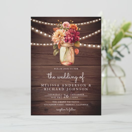 Invitation Bois rustique Dahlia Mason Jar QR Code Mariage (Debout devant)