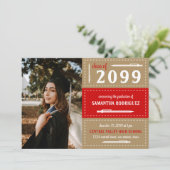 Invitation Boîtes et crayons à pointes rouge et or Graduation (Debout devant)