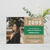 Invitation Boîtes et crayons à pointes vert et or Graduation (Debout devant)