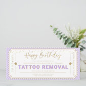 Invitation Bon de cadeau d'anniversaire pour suppression de t (Debout devant)