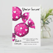 Invitation Bonbons de la Saint-Valentin recouverts de coeurs (Debout devant)