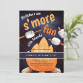 Invitation Bonfire S'mores Camping Anniversaire (Debout devant)