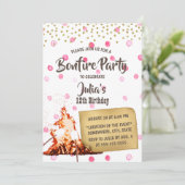 Invitation Bonfire & S'mores Camping Points Rose Anniversaire (Debout devant)