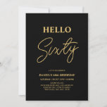 Invitation Bonjour soixante | Gold & Black 60th Birthday Part<br><div class="desc">Invitation vos invités avec cette élégante invitation de 60e anniversaire. Ce design présente un script moderne "Hello Sixty" en noir et or. Vous pouvez customiser tout le texte. Les fournitures de la partie correspondante sont disponibles à ma boutique BaraBomDesign.</div>