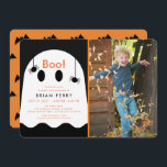 Invitation Boo ! Halloween Fantôme & Araignées Photo Annivers<br><div class="desc">Cette jolie carte d'invitation à l'halloween présente votre photo avec un fantôme et quelques araignées sur un arrière - plan noir. Le revers est composé de motifs de chauve-souris noirs sur un arrière - plan orange. Parfait pour les anniversaires automne / automne! Personnalisez-le selon vos besoins. Vous pouvez trouver des...</div>