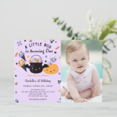 Invitation Boo Premier Anniversaire Un Petit Boo Est En Train (Debout devant)