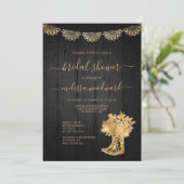 Invitation Botte en bois rustique dentelle Fête des mariées e (Debout devant)