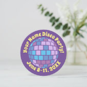 Invitation Boule à facettes disco violet rétro PERSONNALISÉE (Debout devant)
