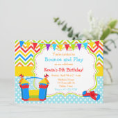 Invitation Bounce House Bouncy Castle Anniversaire bleu (Debout devant)