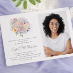 Invitation Bouquet de fleurs de fête du 30e anniversaire Phot<br><div class="desc">Un élégant bouquet floral aquarelle de fleurs vintages orne le sommet de cette invitation surprise de 30 ans. Les fleurs pastel douces sont agrémentées d'art moderne. Le nom du célébrant d'anniversaire est écrit dans un script simple et moderne. Il y a des signes assortis et des décorations de fête disponibles....</div>