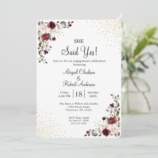 Invitation Bourgogne Gold Foil Elle A Dit Oui Engagement Part (Debout devant)