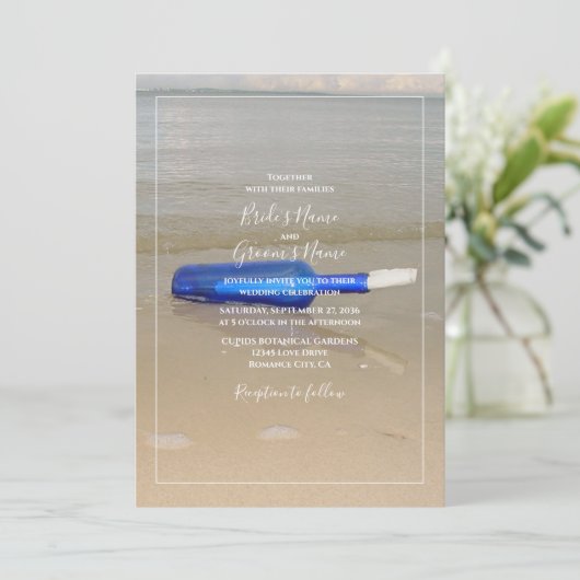 Invitation Bouteille sur le sable de la plage de mariage (Debout devant)