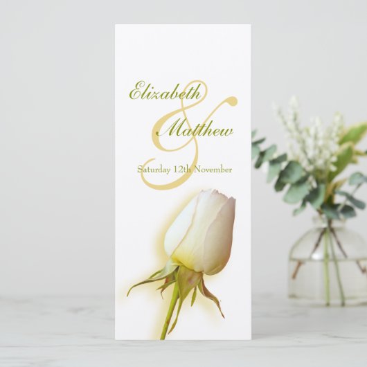 Invitation Bouton de rose blanche sur le menu du dîner de réc (Debout devant)