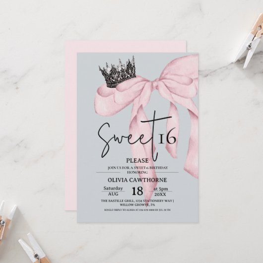 Invitation Bow 16th Birthday ⎮Modern Pink Sweet 16 (Devant/Arrière en situation)