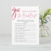 Invitation Bow Qui Connaît La Mariée Meilleure Fête des marié (Debout devant)