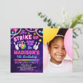 Invitation Bowling Anniversaire de la fête de l'arc en ciel (Debout devant)