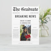 Invitation Breaking News Graduation 2025 Photo du journal (Debout devant)