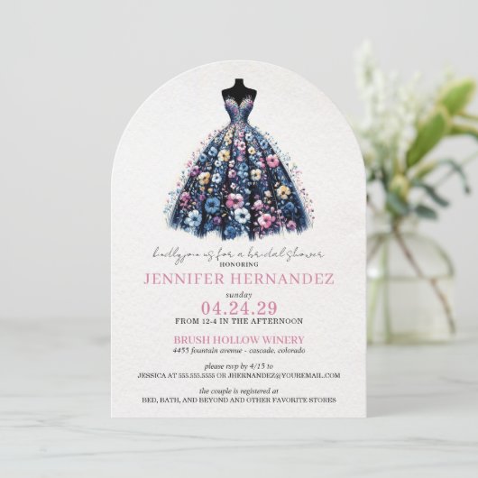 Invitation Bride in Bloom Wildflowers Bridal Shower (Debout devant)