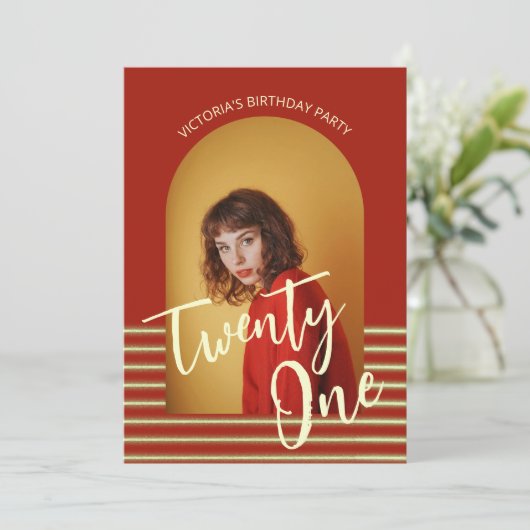 Invitation Bright Red and Gold Photo 21e fête d'anniversaire (Debout devant)