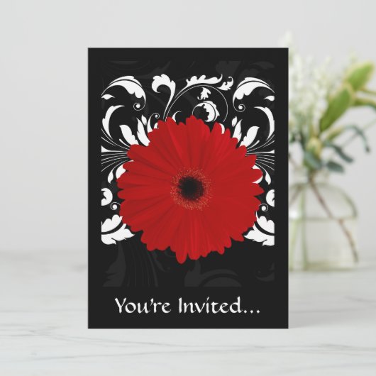 Invitation Bright Red Gerbera Daisy on Black (Debout devant)