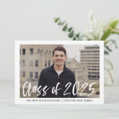 Invitation Brosse moderne Script encadré Photo Graduation Par (Debout devant)