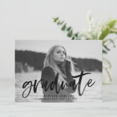 Invitation Brosse noire moderne Script Photo Graduation Party (Debout devant)